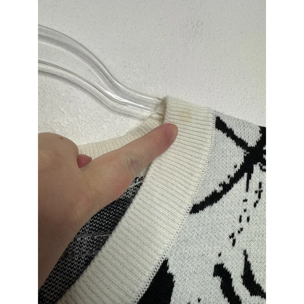Zara Mens L-XL Abstract Jacquard Knit Sweater Vest White Black V-Neck Graffiti